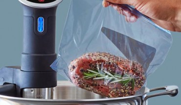 Yin et al. investigated the effects of sous vide, boiling, and roasting on beef protein digestibility and peptide profiling in simulated gastrointestinal digestion. Image credit: Anova Culinary / CC BY-SA 2.0.