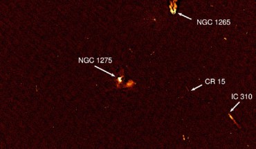 The central part of the total field of view of the VLA radio map of the Perseus cluster. NGC 1275 is the bright source in the middle of the image. The wide-angle tail radio galaxy NGC 1265 (NNW of NGC 1275) and the head-tail CR 15 (between NGC 1275 and IC 310), as well as IC 310 (WSW of NGC 1275) are clearly visible. Image credit: Gendron-Marsolais et al., doi: 10.1093/mnras/staa2003.
