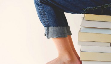 Rewards are often uncertain and infrequent, but learning may nevertheless have the potential to boost happiness. Image credit: Pexels.