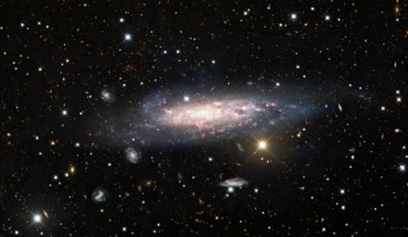 A long-exposure observation lasting 70 min from the Nicholas U. Mayall 4-m Telescope at Kitt Peak National Observatory, a Program of NSF’s NOIRLab, reveals NGC 1003 in glorious detail. This spiral galaxy resides in front of a galaxy cluster and the long exposure time of this deep observation allowed usually overlooked red background cluster galaxies to be captured. Image credit: KPNO / NOIRLab / NSF / AURA / Maria T. Patterson, New Mexico State University / Travis Rector, University of Alaska Anchorage / Mahdi Zamani & Davide de Martin.