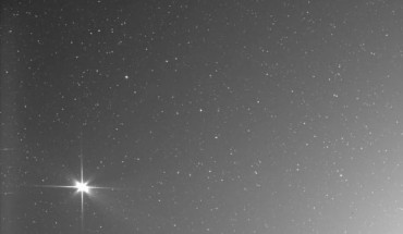 This image was captured on November 18, 2020, by the SoloHI camera on board Solar Orbiter. Venus (left), Earth (middle), and Mars (right) are visible in the foreground. Stars are visible in the background, appearing to move in Solar Orbiter’s recording while the spacecraft travels around the Sun. The Sun is located on the right, outside the video frame. Image credit: ESA / NASA / Solar Orbiter / SoloHI Team / U.S. Naval Research Laboratory.
