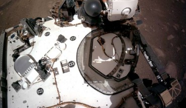 Perseverance’s Navcams captured this view of the rover’s deck on February 20, 2021. This view provides a good look at PIXL (the Planetary Instrument for X-ray Lithochemistry), one of the instruments on the rover’s stowed arm. Image credit: NASA / JPL-Caltech.