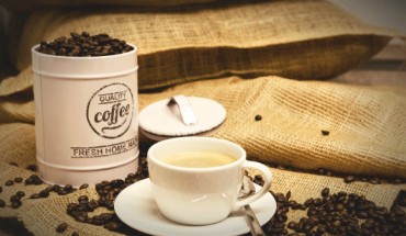 Lin et al. examined whether daily caffeine intake affects human gray matter through the mediation of homeostatic sleep pressure. Image credit: Bru-nO.