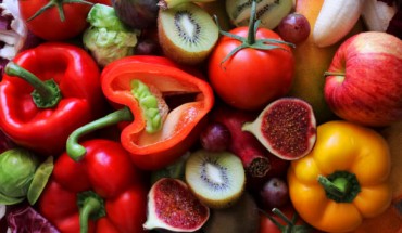 In the two prospective cohorts with many repeated measurements of diet and up to 30 years of follow-up, Wang et al. observed that a higher intake of fruit and vegetables was associated with a lower risk of total mortality and cause-specific mortality; their analysis in the NHS and the HPFS and in a meta-analysis of 26 prospective cohort studies documented that intake of approximately 5 servings of fruits and vegetables daily was associated with the lowest mortality, and higher intake was not associated with additional risk reductions in mortality. Image credit: Julita / Pasja1000.