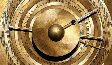 Computer model of the Antikythera Mechanism’s display: in the center, the dome of the Earth, the phase of the Moon and its position in the Zodiac -- then rings for Mercury, Venus, true Sun, Mars, Jupiter, Saturn and Date, with ‘little sphere’ markers and smaller markers for oppositions. Scale marks and index letters for the synodic cycles of the planets are inscribed on the planet rings. Surrounding these, the Zodiac and the Egyptian Calendar. The true Sun ring has a ‘little golden sphere’ with ‘pointer.’ When the Moon and Sun pointers coincide, the Moon sphere shows black for New Moon; when the pointers are on opposite sides, the Moon sphere shows white for Full Moon. The Head of the Dragon Hand shows the ascending lunar node; the Tail the descending node. Small triangles on the true Sun ring, near the pointer, show wider and narrower eclipse limits. Eclipses are possible if the Dragon Hand is within these limits. When the Moon pointer is before the Head of the Dragon, the Moon is South of the node; after, it is North of the node -- conversely for the descending node. A Date pointer is attached to a narrow date ring, showing the date in the Egyptian Calendar. Image credit: Freeth et al., doi: 10.1038/s41598-021-84310-w.