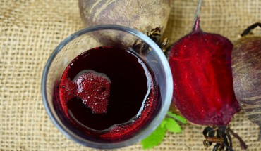 Vanhatalo et al. applied a systems-level bacterial co-occurrence network analysis across 10-day dietary nitrate and placebo interventions to test the stability of relationships between physiological and cognitive traits and clusters of co-occurring oral bacteria in older people. Image credit: Conger Design.