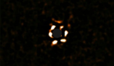 A direct image of the massive exoplanet YSES 2b and its host star. Image credit: ESO / SPHERE / VLT / Bohn et al.