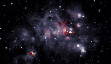 This overlay shows radio (orange) and infrared images of the giant molecular cloud W49A, where new stars are being formed. Image credit: De Pree et al. / Sophia Dagnello, NRAO / AUI / NSF / Spitzer / NASA.
