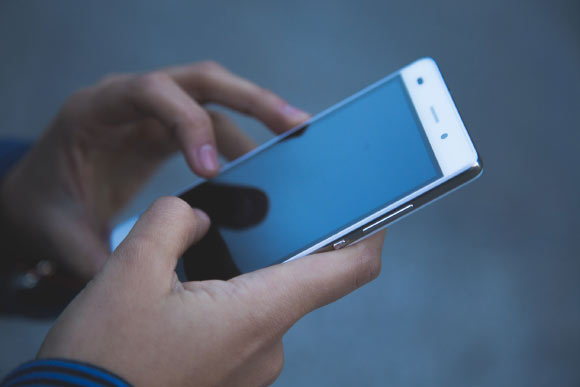 Tweets can provide rich information about people’s social, cognitive, and biological processes as well as personal concerns. Image credit: Pexels.