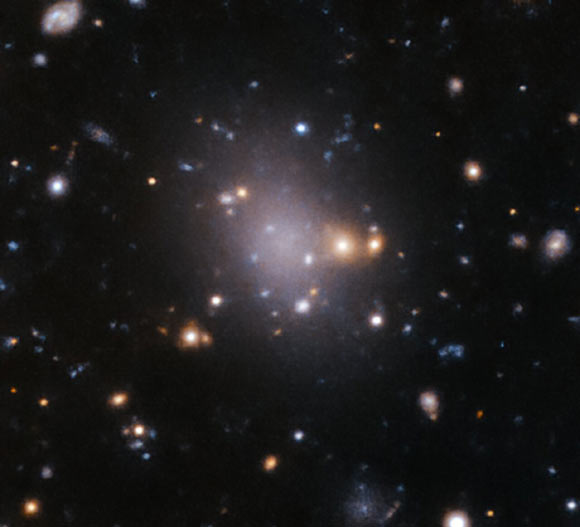 This VST image shows the ultra-diffuse galaxy Hydra I-UDG 4. Image credit: Iodice et al. / ESO.