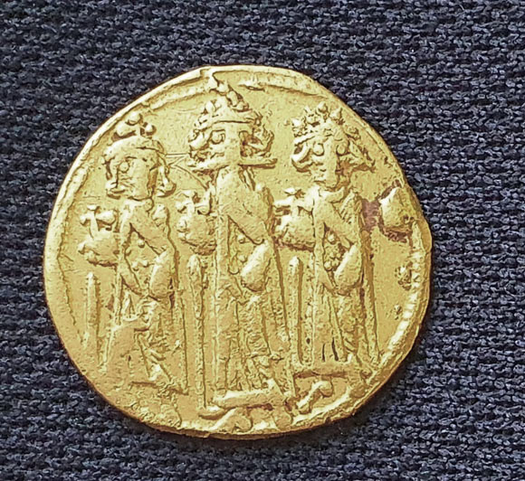 The Byzantine gold coin from Ramat Ha-Sharon, Israel. Image credit: Amir Gorzalczany, Israel Antiquities Authority.