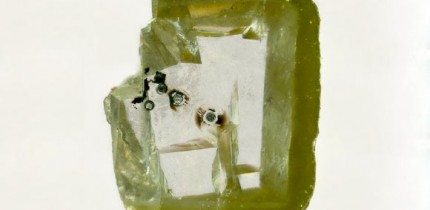 This diamond from Botswana contains tiny inclusions of davemaoite. Image credit: Aaron Celestian, Natural History Museum of Los Angeles County.