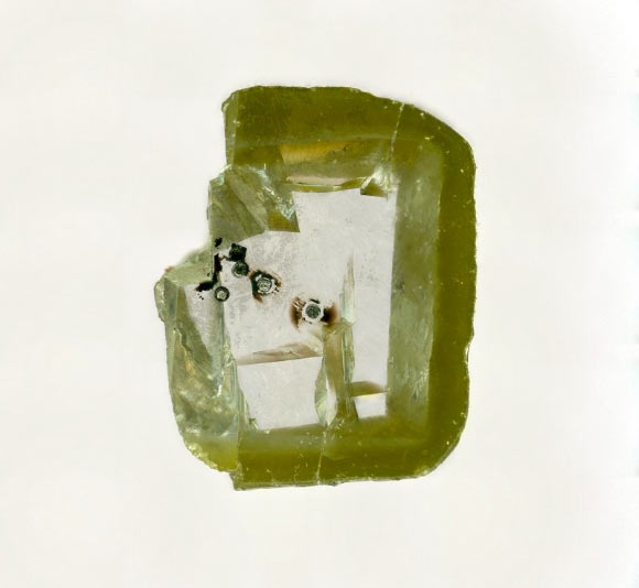 This diamond from Botswana contains tiny inclusions of davemaoite. Image credit: Aaron Celestian, Natural History Museum of Los Angeles County.
