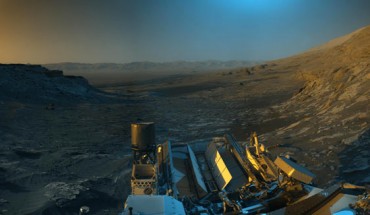 Curiosity used its navigation cameras to capture panoramas of this scene at two times of day. Image credit: NASA / JPL-Caltech.