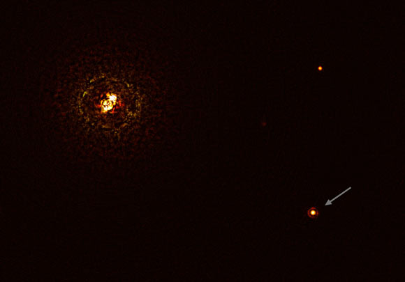 This SPHERE image shows the most massive planet-hosting star pair to date, b Centauri, and its giant planet b Centauri b. Image credit: ESO / Janson et al.