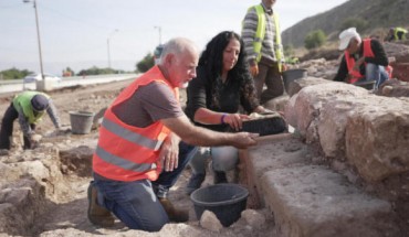 Dr. Dina Avshalom-Gorni and Dr. Yehuda Guvrin in the 2,000-year-old synagogue unearthed in Magdala, Israel, in 2021. Image credit: University of Haifa / Yoli Schwartz, Israel Antiquities Authority.