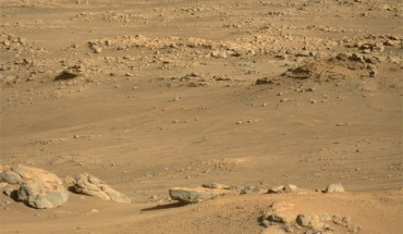 The Mastcam-Z instrument on NASA’s Perseverance rover took this image of Ingenuity on December 1, 2021, when the rotorcraft was about 295 m (970 feet) away. Image credit: NASA / JPL-Caltech / ASU / MSSS.