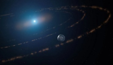 An artist’s impression of the white dwarf star WD 1054-226 orbited by clouds of planetary debris and a major planet in the habitable zone. Image credit: Mark A. Garlick / www.markgarlick.com.