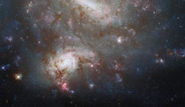 This Hubble image shows the galaxy pair NGC 4496. The color image is composed of infrared, optical and ultraviolet observations from Hubble’s Wide Field Camera 3 (WFC3), the Dark Energy Camera (DECam) on the Victor M. Blanco 4-m Telescope, and the Sloan Digital Sky Survey (SDSS). Nine filters were used to sample various wavelengths. The color results from assigning different hues to each monochromatic image associated with an individual filter. Image credit: NASA / ESA / Hubble / T. Boeker / B. Holwerda / Dark Energy Survey / DOE / FNAL / DECam / CTIO / NOIRLab / NSF / AURA / SDSS / R. Colombari.