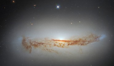 This Hubble image shows NGC 7172, an active spiral galaxy some 110.5 million light-years away in the constellation of Piscis Austrinus. Image credit: NASA / ESA / Hubble / D.J. Rosario / A. Barth / L. Shatz.