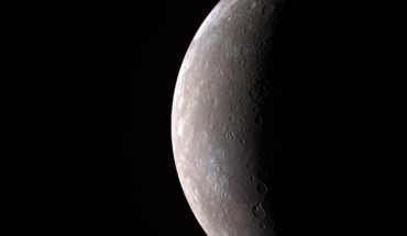 This color image of Mercury was generated from three MESSENGER images taken through filters sensitive to light in different wavelengths. Image credit: NASA / Johns Hopkins University Applied Physics Laboratory / Carnegie Institution of Washington.