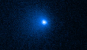 This image, taken by Hubble’s Wide Field Camera 3 on January 8, 2022, shows comet C/2014 UN271 (Bernardinelli-Bernstein). Image credit: NASA / ESA / Man-To Hui, Macau University of Science and Technology / David Jewitt, UCLA / Alyssa Pagan, STScI.