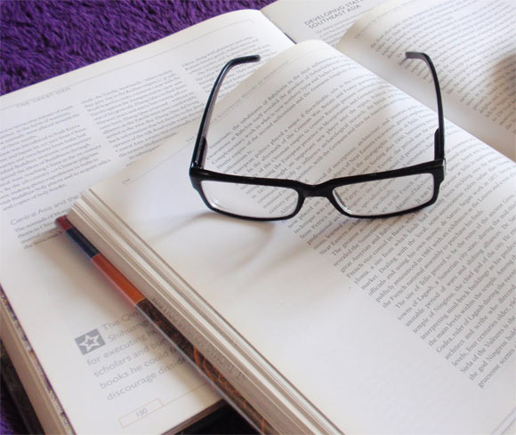 Nagaraj & Kejriwal defined and measured the differences between male character prevalence and female character prevalence using three robust measures of prevalence, on a corpus of copyright-expired literary texts from the Project Gutenberg English-language corpus. Image credit: Sci-News.com.