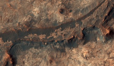 Billions of years ago, a river flowed across the Mawrth Vallis valley on Mars. Image credit: NASA / JPL Caltech / University of Arizona.