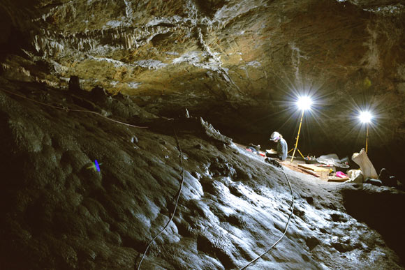 Excavation area in Cueva de Ardales with evidence from the Middle Paleolithic period. Image credit: Ramos-Muñoz et al. / CC-BY 4.0.