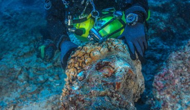 A head of a marble statue found at the Antikythera shipwreck. Image credit: Nikos Giannoulakis.