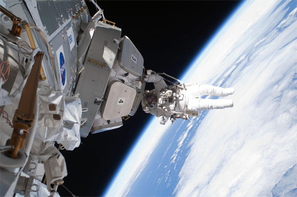 Gabel et al. examined bone strength, density, and microarchitecture in seventeen astronauts using high-resolution peripheral quantitative computed tomography. Image credit: NASA.