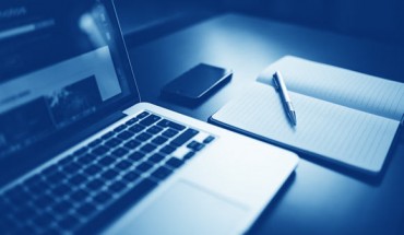 Song et al. show that damaging effects of blue light at the organismal level are strongly age dependent and are associated with reduced activity of specific components of energy-producing pathways in mitochondria. Image credit: Pexels.