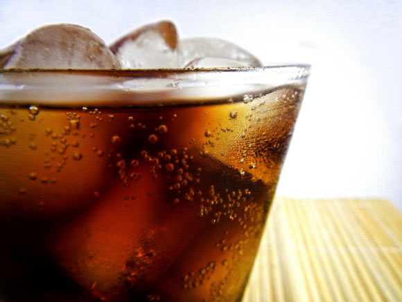 McGreen et al. found the number of cravings a person experiences can indicate how many soft drinks they would eventually drink, with cravings triggered by a number of factors beyond thirst. Image credit: Ernesto Rodriguez.