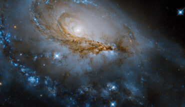 This Hubble image shows NGC 1961, an intermediate spiral galaxy some 197 million light-years away in the constellation of Camelopardalis. Image credit: NASA / ESA / J. Dalcanton, University of Washington / R. Foley, University of California, Santa Cruz / G. Kober, NASA’s Goddard Space Flight Center / Catholic University of America.
