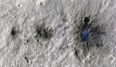 These craters were formed by a meteoroid impact on Mars on September 5, 2021, the first to be detected by NASA’s InSight lander; taken by NASA’s Mars Reconnaissance Orbiter, this enhanced-color image highlights the dust and soil disturbed by the impact in blue in order to make details more visible to the human eye. Image credit: NASA / JPL-Caltech / University of Arizona.