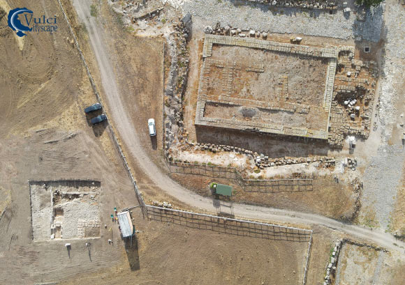 The corner of the newly-discovered temple (left) under excavation and the larger Tempio Grande (right) in Vulci, Italy. Image credit: Mariachiara Franceschini.
