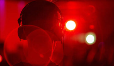 Dillard et al. aimed to determine the prevalence of unsafe listening practices from exposure to personal listening devices and loud entertainment venues in individuals aged 12-34 years, and to estimate the number of young people who could be at risk of hearing loss from unsafe listening worldwide. Image credit: Gigxels.