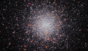 This Hubble image shows NGC 6440, a globular cluster some 27,625 light-years away in the constellation of Sagittarius. Image credit: NASA / ESA / C. Pallanca / F. Ferraro, Universits Di Bologna / M. van Kerkwijk, University of Toronto / G. Kober, NASA & Catholic University of America.
