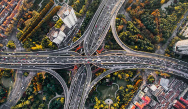 Cantuaria et al. found positive associations between exposure to road traffic noise and risk of tinnitus; highest risk estimates were found for women, people without a hearing loss, people with high education and income, and people who had never been in a blue-collar job. Image credit: Pexels.