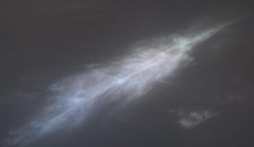 This feather-shaped iridescent cloud was captured just after sunset on January 27, 2023, the 3,724th Martian day, or Sol, of Curiosity’s mission. Image credit: NASA / JPL-Caltech / MSSS.