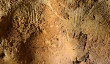 The 57,000-year-old Neanderthal engravings discovered in La Roche-Cotard cave, France: the ‘circular panel’ (left) and the ‘wavy panel’ (right). Image credit: Jean-Claude Marquet / CC-BY 4.0.