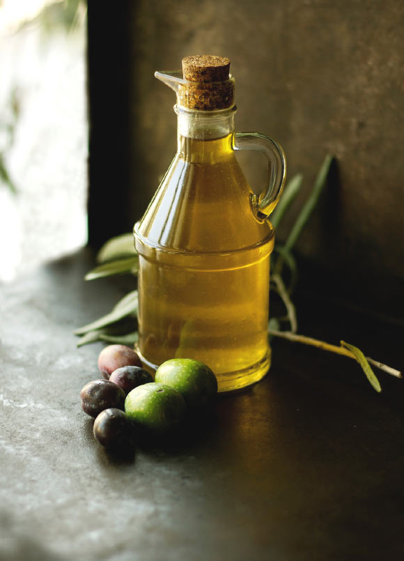 Increasing olive oil intake in place of margarine and mayonnaise represents a potential strategy to reduce fatal dementia risk. Image credit: StockSnap.