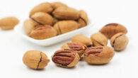 Pecans (Carya illinoinensis) are considered a functional food due to the high content of polyunsaturated fatty acids, dietary fiber and polyphenols. Image credit: Tseiu.