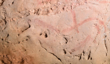 Upper Paleolithic drawing of the partial outline of a horse that uses the natural edge of the wall of La Pasiega Cave to represent the back and head of the horse. Image credit: Izzy Wisher / Gobierno de Cantabria.