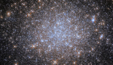 This Hubble image shows NGC 1841, a globular cluster some 162,000 light-years away in the constellation of Mensa. The color image includes ultraviolet, optical and near-infrared observations from both Hubble’s Wide Field Camera 3 (WFC3) and Advanced Camera for Surveys (ACS). Three filters were used to sample various wavelengths. The color results from assigning different hues to each monochromatic image associated with an individual filter. Image credit: NASA / ESA / Hubble / A. Sarajedini / F. Niederhofer.