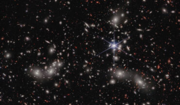 Astronomers estimate 50,000 sources of near-infrared light are represented in this Webb image of the galaxy cluster Abell 2744. Image credit: NASA / ESA / CSA / I. Labbe, Swinburne University of Technology / R. Bezanson, University of Pittsburgh / A. Pagan, STScI.