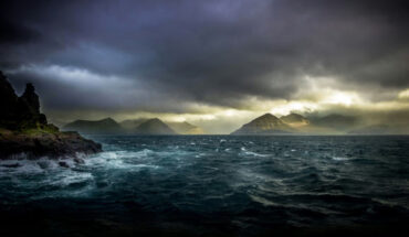 Oceanic anoxic events are geologically abrupt phases of extreme oxygen depletion in the oceans that disrupted marine ecosystems and brought about evolutionary turnover. Typically lasting approximately 1.5 million years, these events occurred frequently during the Mesozoic era, from about 183 to 85 million years ago. One hypothesis suggests that anoxic events resulted from enhanced chemical weathering of Earth’s surface in a greenhouse world shaped by high volcanic carbon outgassing. Gernon et al. tested this hypothesis using a combination of plate reconstructions, tectonic-geochemical analysis and global biogeochemical modeling. Image credit: University of Southampton.