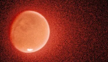 This is a far-ultraviolet Hubble image of Mars near its closest approach to the Sun, called perihelion, on December 19, 2016. Image credit: NASA / ESA / STScI / John T. Clarke, Boston University.