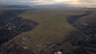 Aerial photo of the Dmanisis Gora site, showing the location at the convergence of two gorges; the 2023 excavations of the inner fortress are visible in foreground. Image credit: Nathaniel Erb-Satullo.