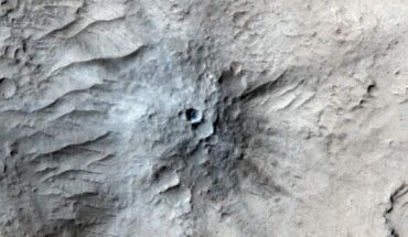 Charalambous et al. associate a new 21.5-m Mars impact crater in the tectonically active Cerberus Fossae region with InSight’s seismic event, S0794a. Image credit: NASA / JPL-Caltech / University of Arizona.